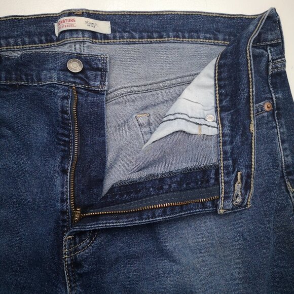 Signature Levi Strauss Relaxed Men's Size 36/30 Medium Wash Blue Jeans - Picture 9 of 13